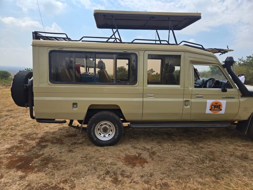 A Safari jeep on kenya safari