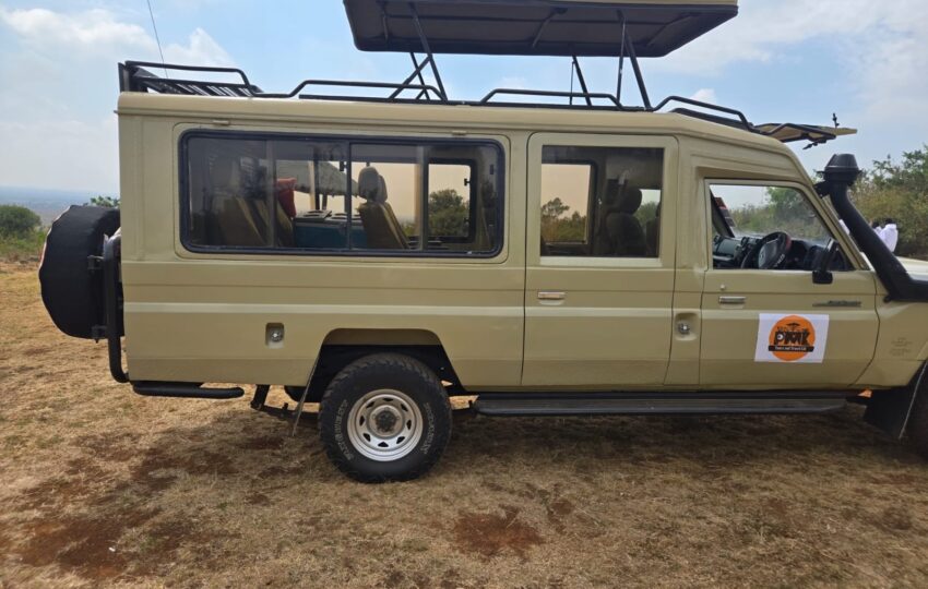 A Safari jeep on kenya safari
